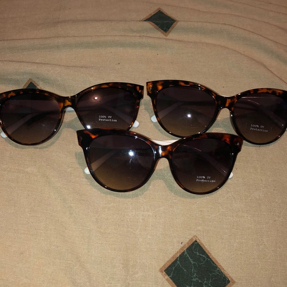 Leopard print sunglasses
